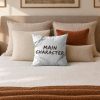 Statement Art Kussen – Main Character – Sfeerfoto interieur Statement Art Kussen – Main Character – Sfeerfoto interieur - Printcandy