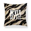 Statement Art Kussen – Never Settle Statement Art Kussen – Never Settle - Printcandy