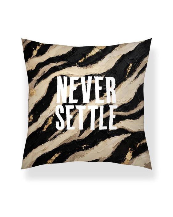 Statement Art Kussen – Never Settle Statement Art Kussen – Never Settle - Printcandy