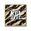Statement Art – Never Settle – Velours in alu lijst goud Statement Art – Never Settle – Velours in alu lijst goud - Printcandy