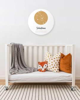 Sterrenbeeld muurcirkel met naam boven een babybedje - Printcandy