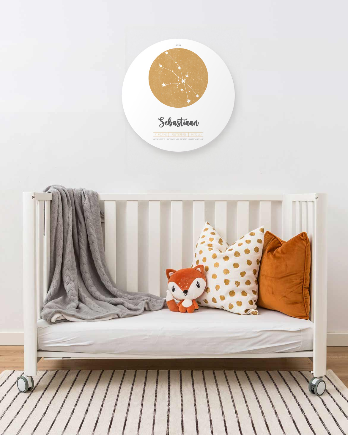 Sterrenbeeld muurcirkel met naam boven een babybedje - Printcandy